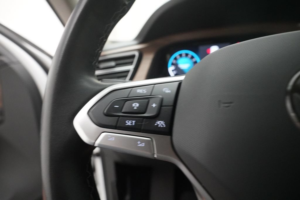 Used 2024 Volkswagen Atlas SE AWD/4WD image 17
