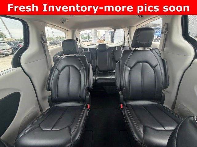 Used 2023 Chrysler Pacifica Touring-L FWD image 8