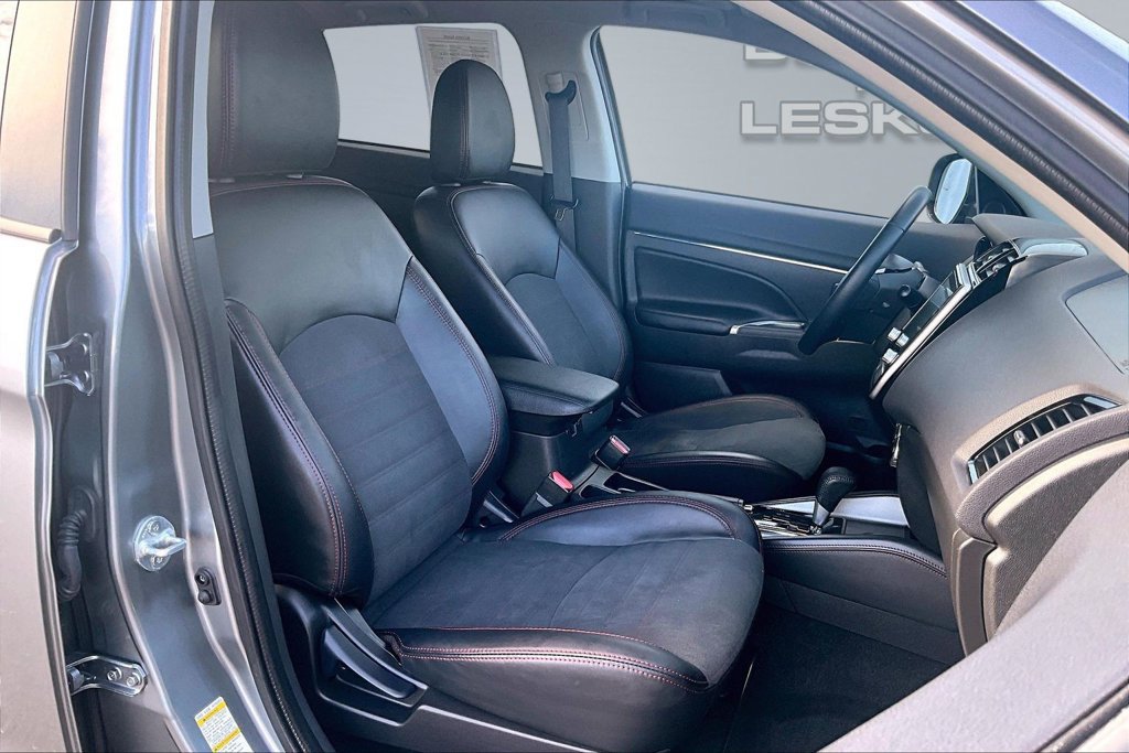 Used 2025 Mitsubishi Outlander Sport SE AWD/4WD image 7