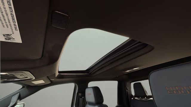 Used 2024 Chevrolet Silverado 2500 High Country w/ High Country Premium Package image 18