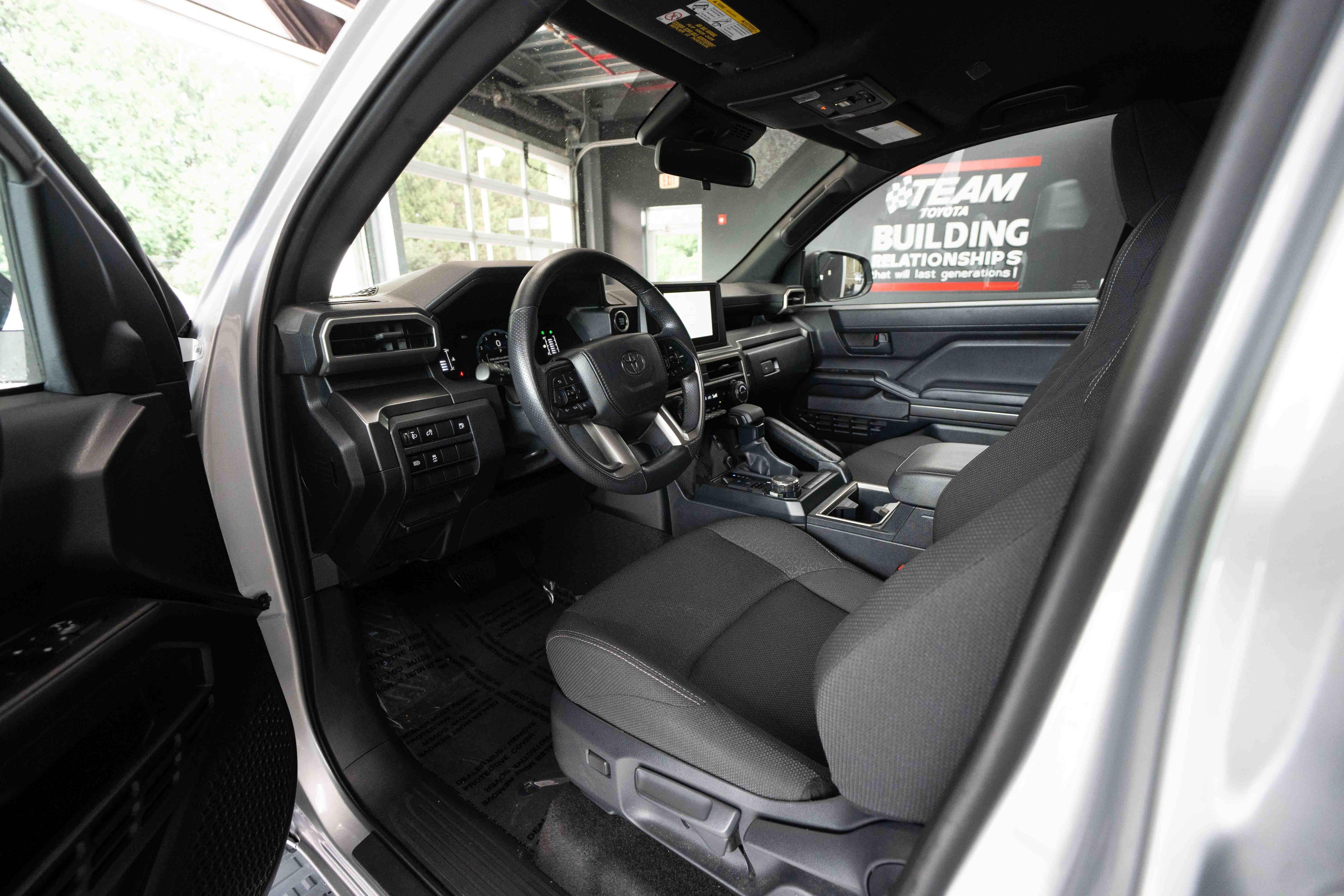 Certified 2025 Toyota 4Runner SR5 AWD/4WD image 9