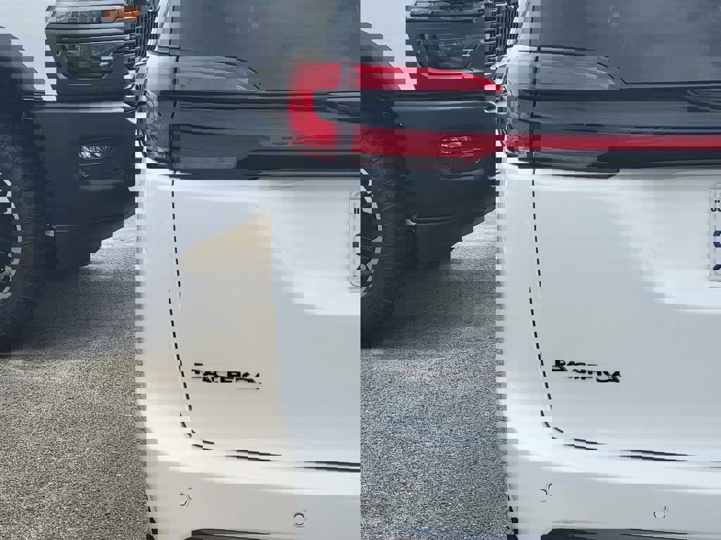 New 2025 Chrysler Pacifica Select w/ Fav Edition Package image 6