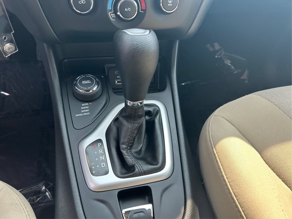 Used 2016 Jeep Cherokee Sport AWD/4WD image 44