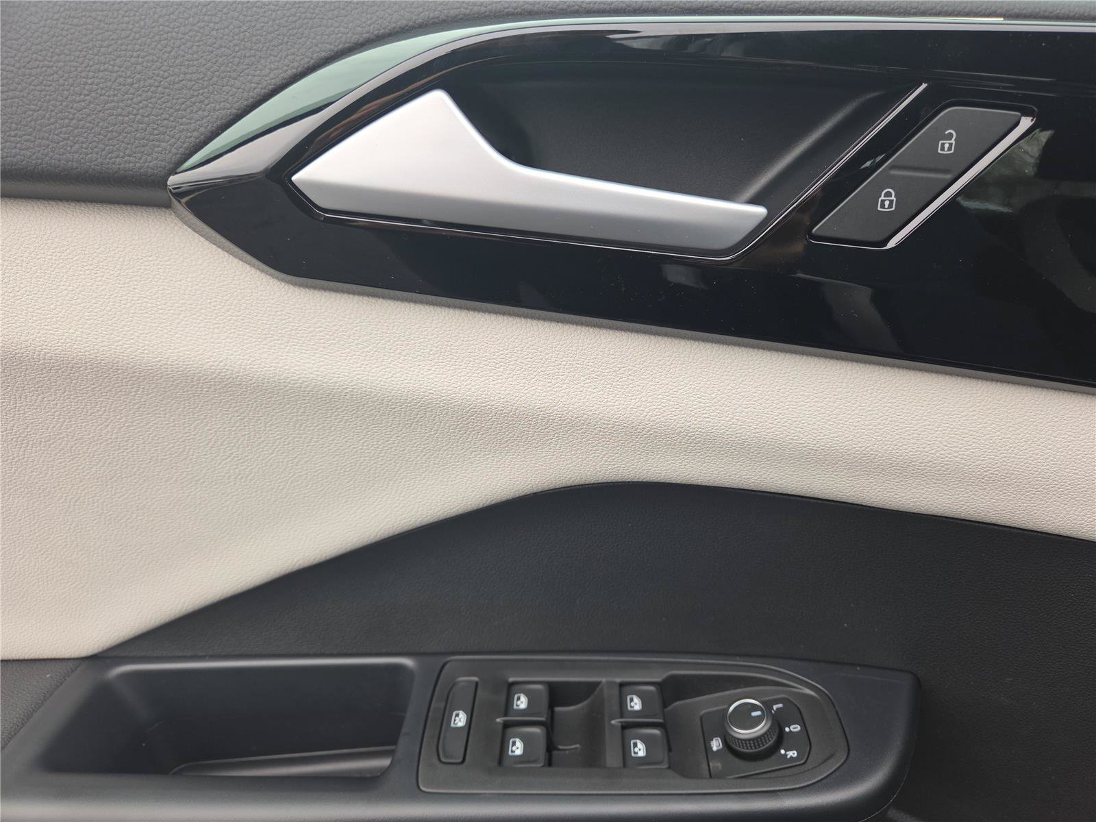 New 2026 Volkswagen Taos S AWD/4WD image 13