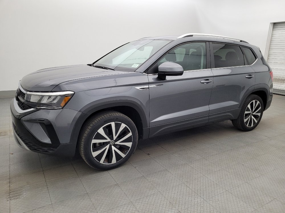 Used 2023 Volkswagen Taos SE FWD image 2