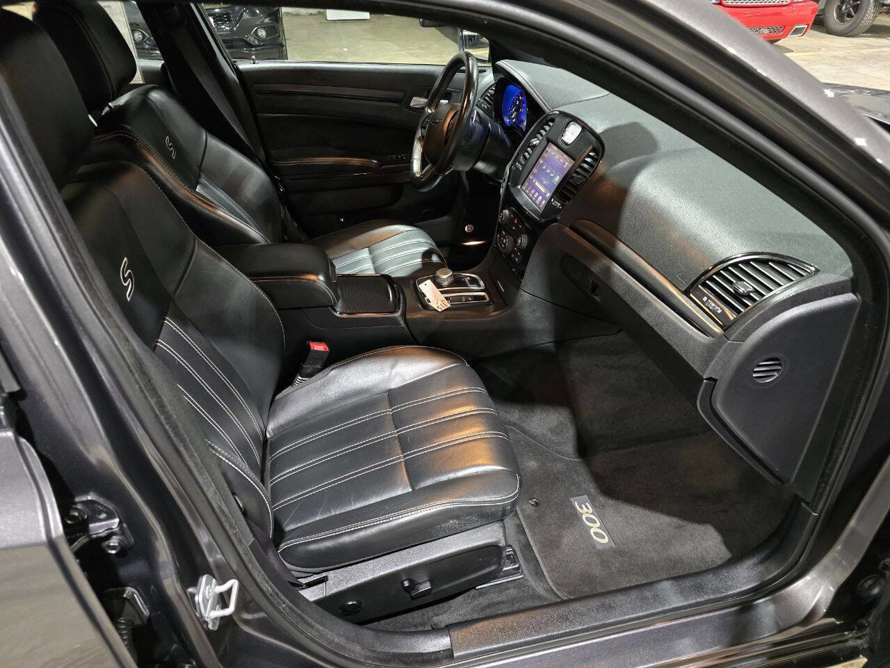 Used 2015 Chrysler 300 S image 31