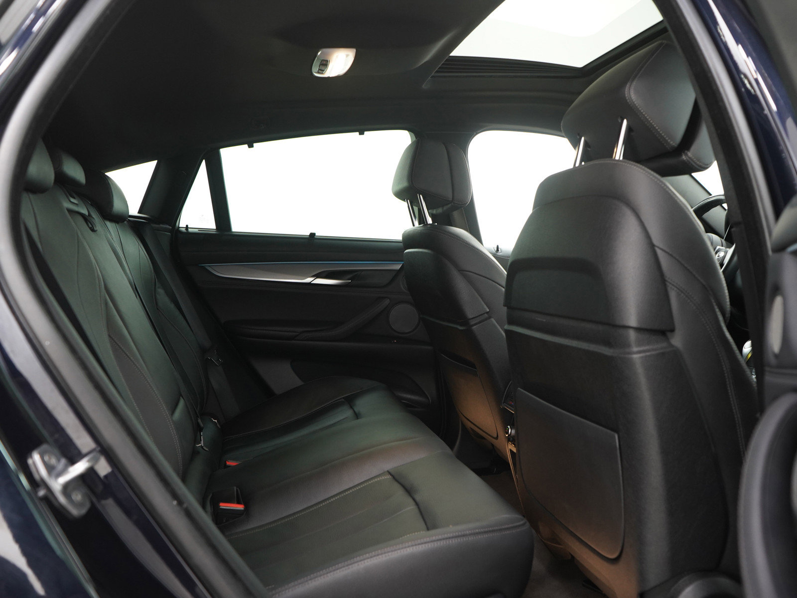 Used 2019 BMW X6 xDrive50i w/ M Sport Package AWD/4WD image 12