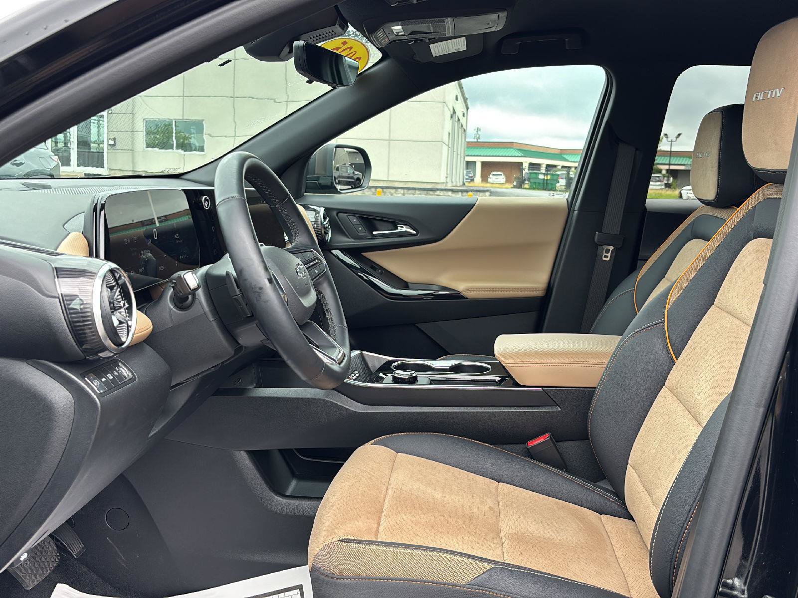 Used 2025 Chevrolet Equinox ACTIV w/ Safety and Technology Package AWD/4WD image 11