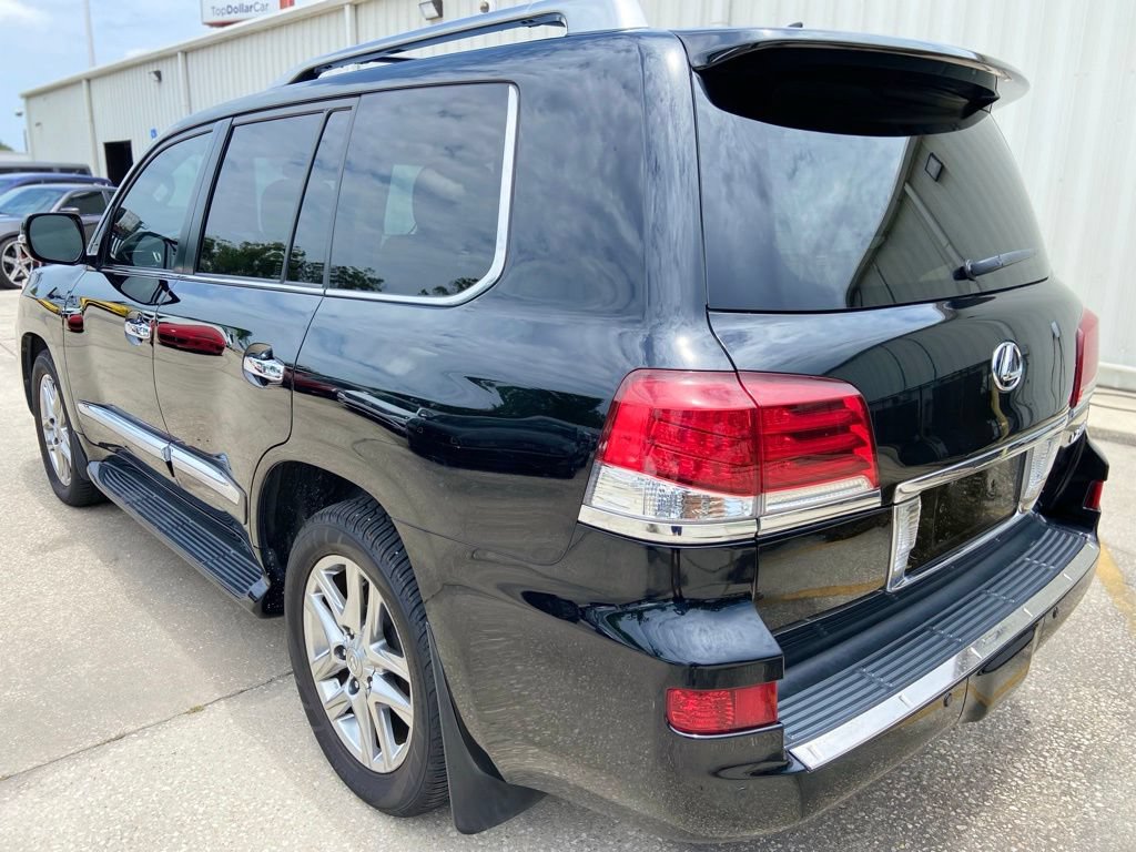 Used 2013 Lexus LX 570 4WD w/ Luxury Pkg image 3