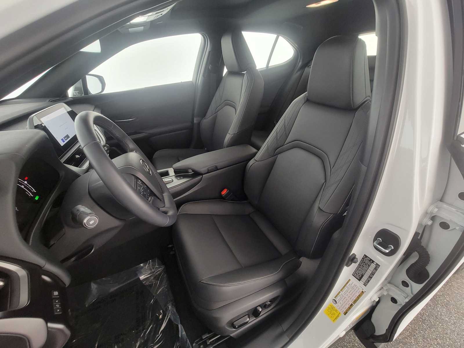 Certified 2026 Lexus UX 300h FWD image 21