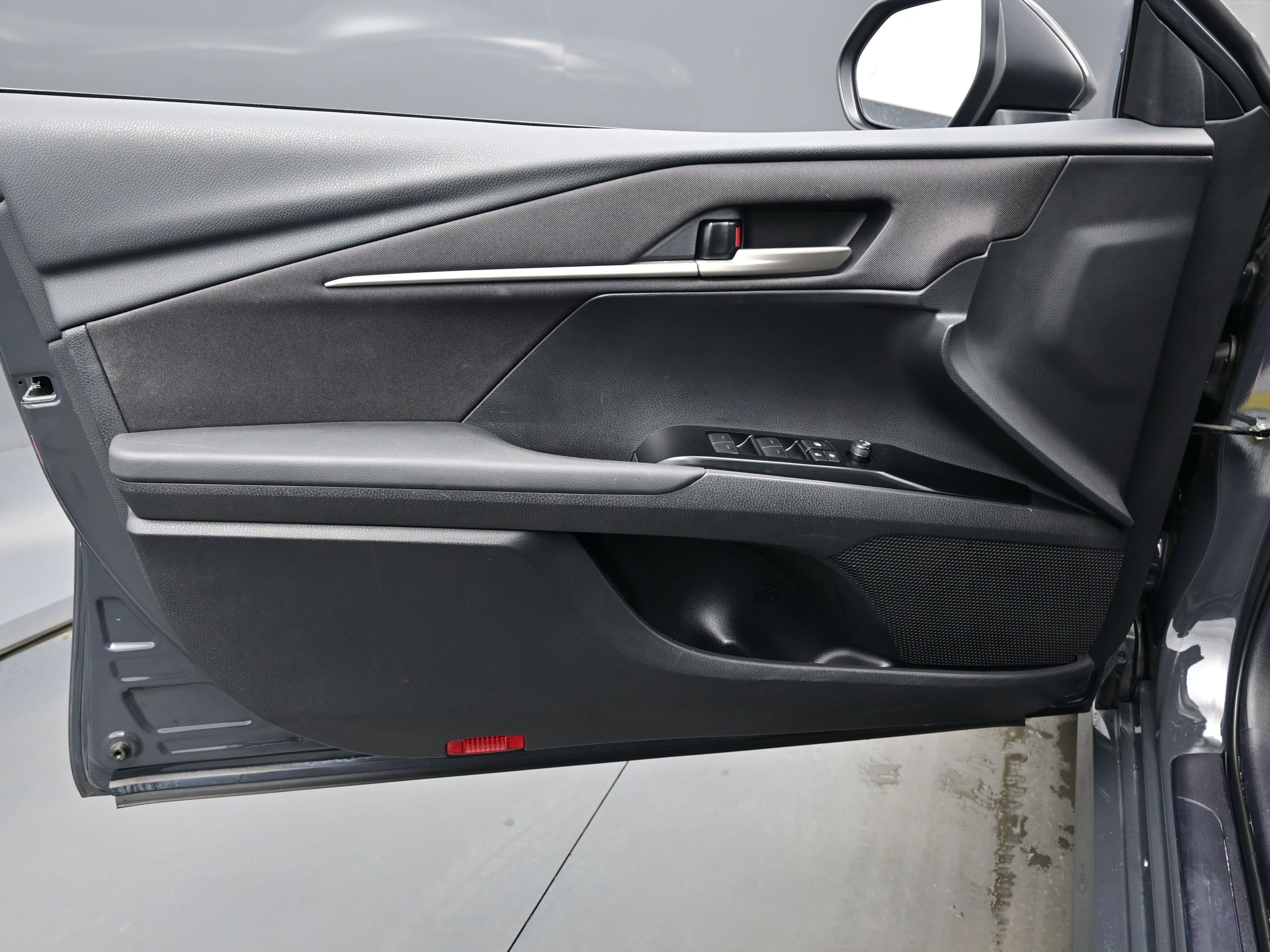 Used 2025 Toyota Camry LE image 9