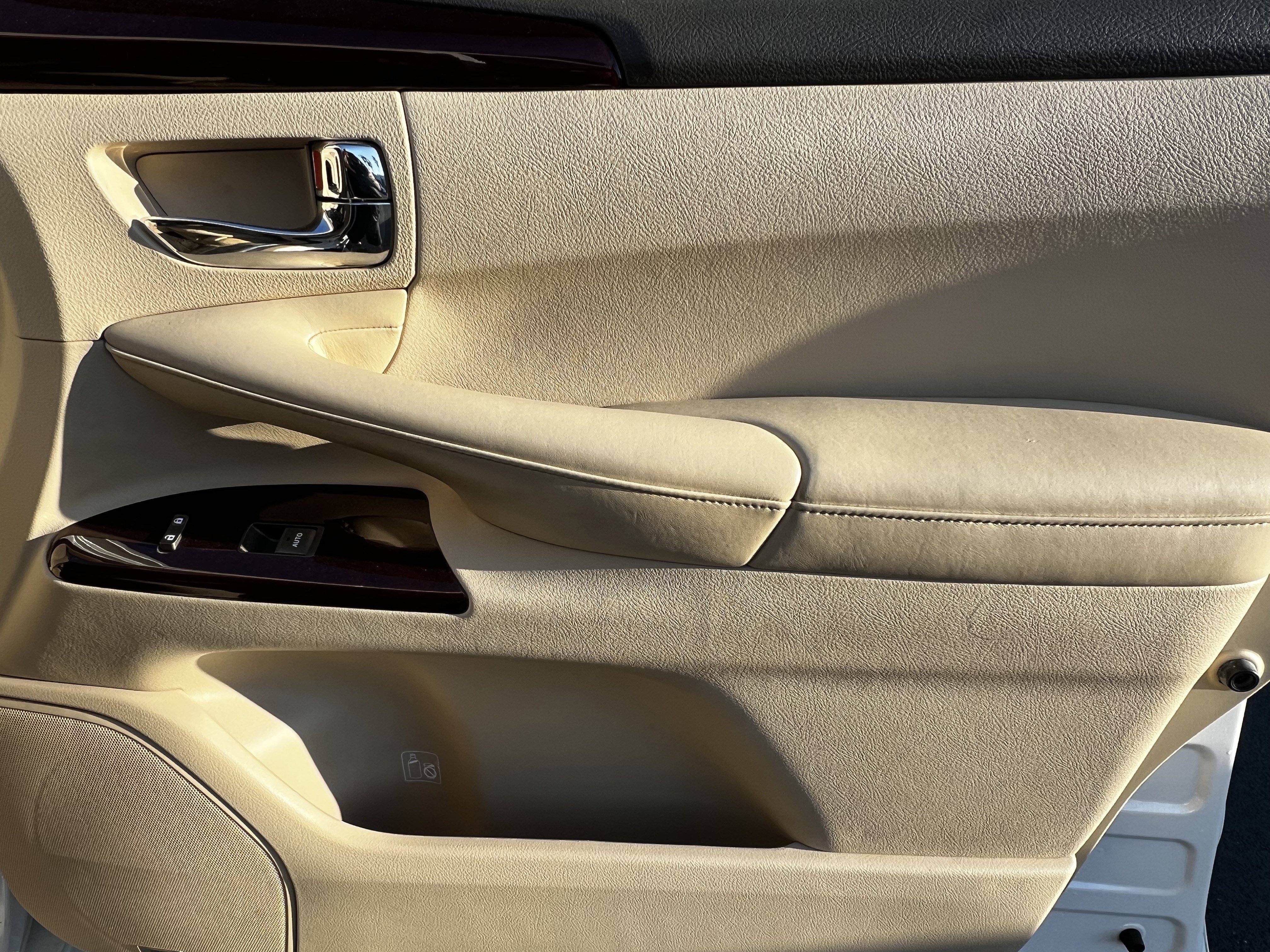 Used 2014 Lexus LX 570 4WD image 43