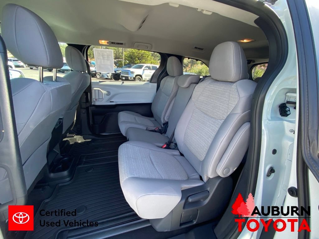 Certified 2026 Toyota Sienna LE FWD image 28