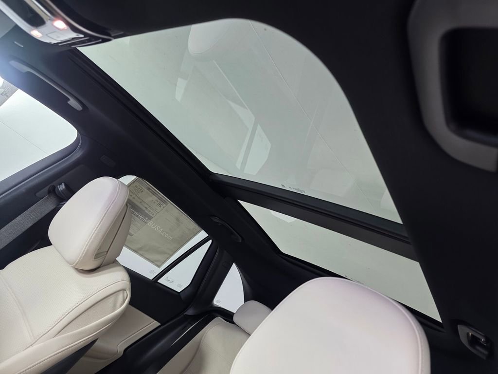 New 2026 Mercedes-Benz GLC 300 4MATIC image 9