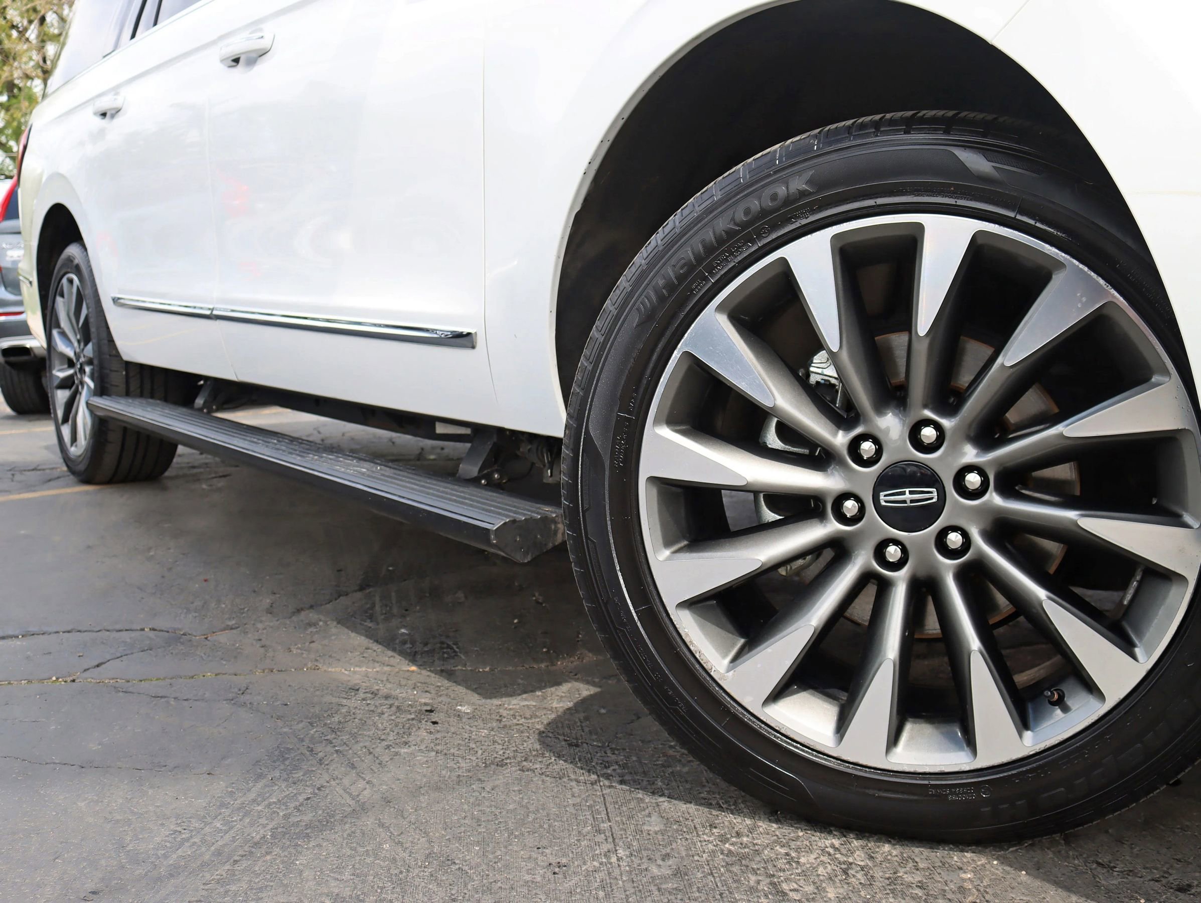Used 2020 Lincoln Navigator L Reserve w/ Luxury Package AWD/4WD image 5