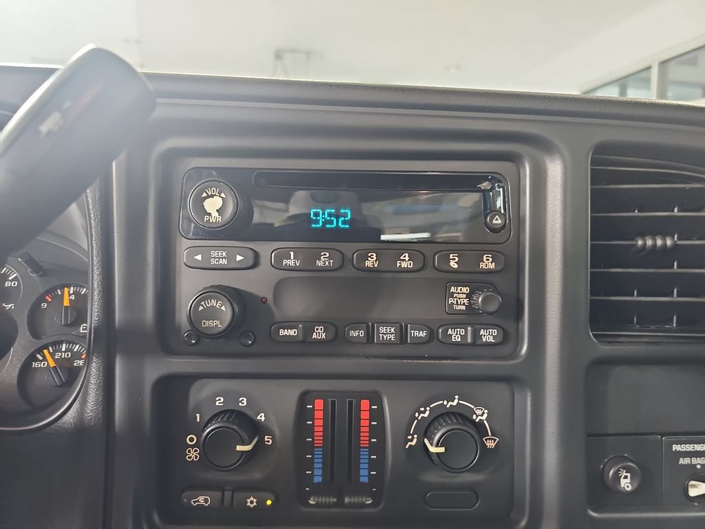 Used 2004 Chevrolet Silverado 2500 W/T w/ Snow Plow Prep Package AWD/4WD image 19
