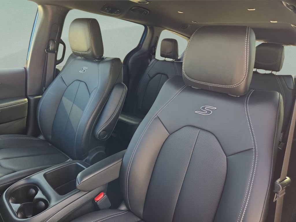 New 2026 Chrysler Pacifica Select FWD image 14