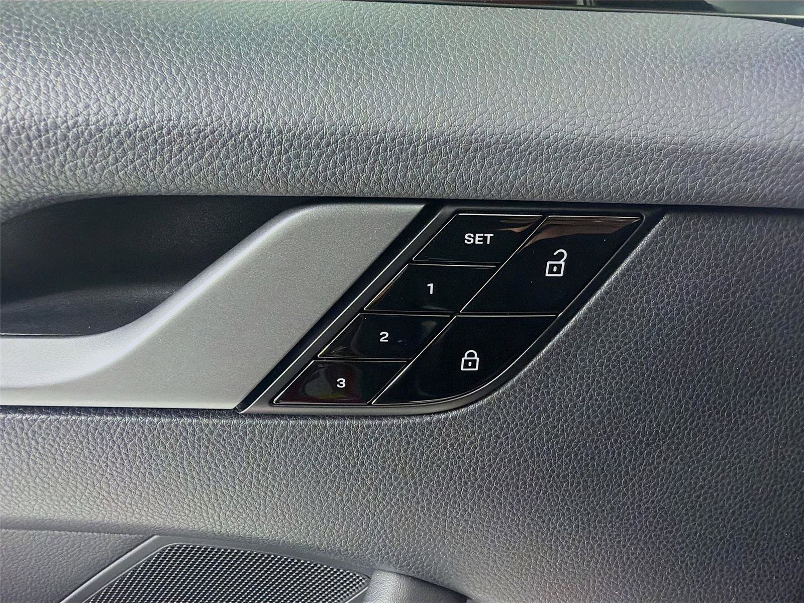 Certified 2020 Porsche 911 Carrera 4S image 7