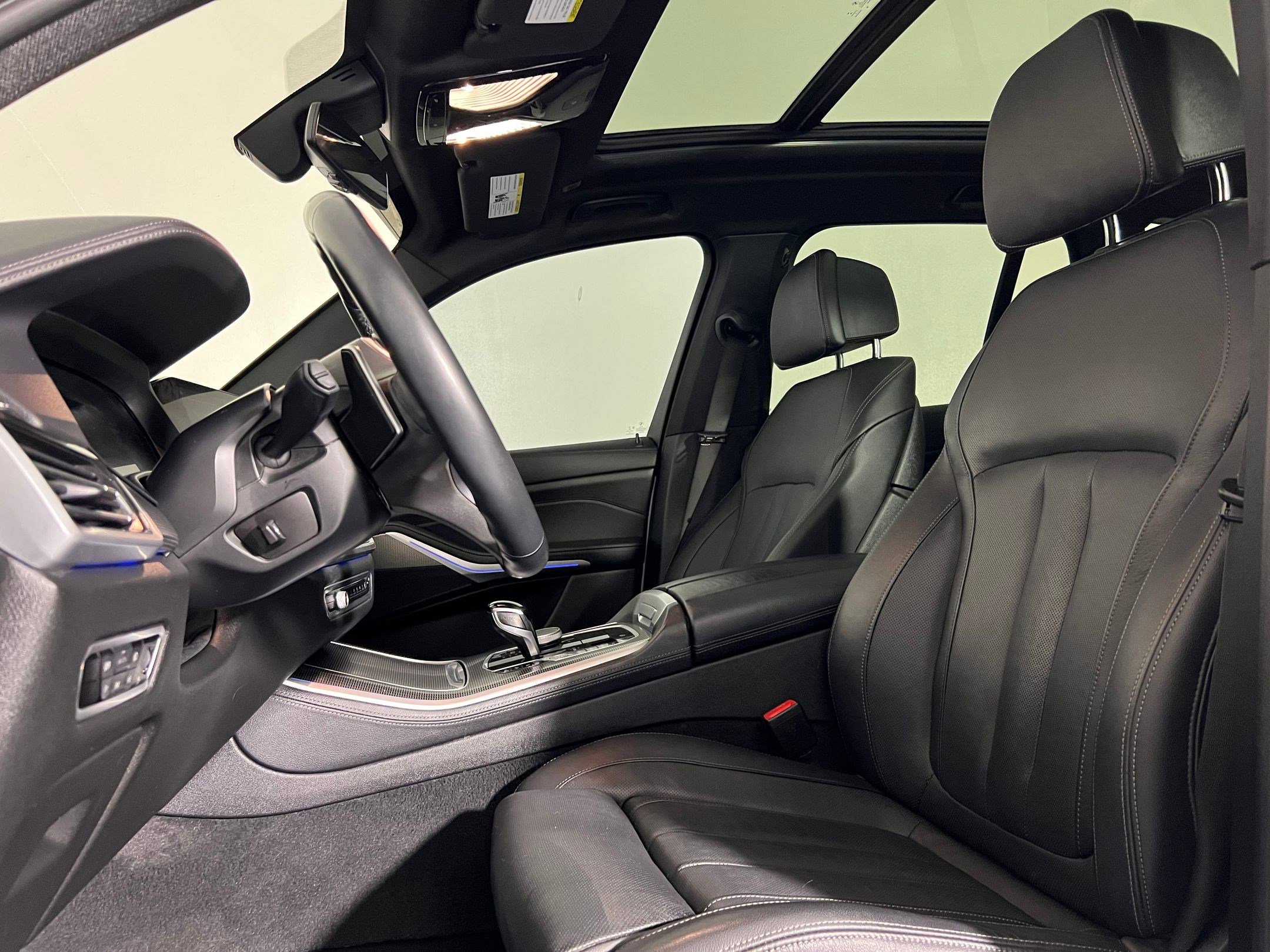 Used 2022 BMW X5 xDrive40i w/ M Sport Package image 14