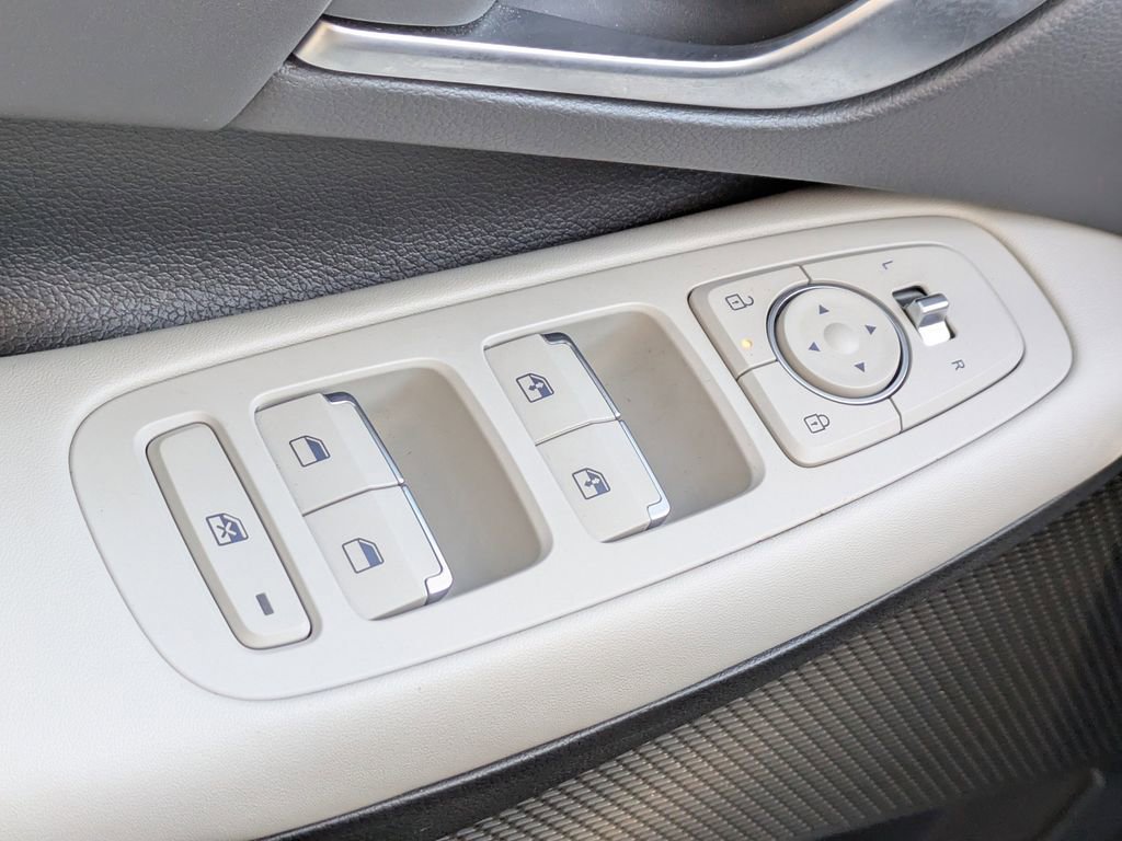 Used 2025 Hyundai Elantra Sport image 26