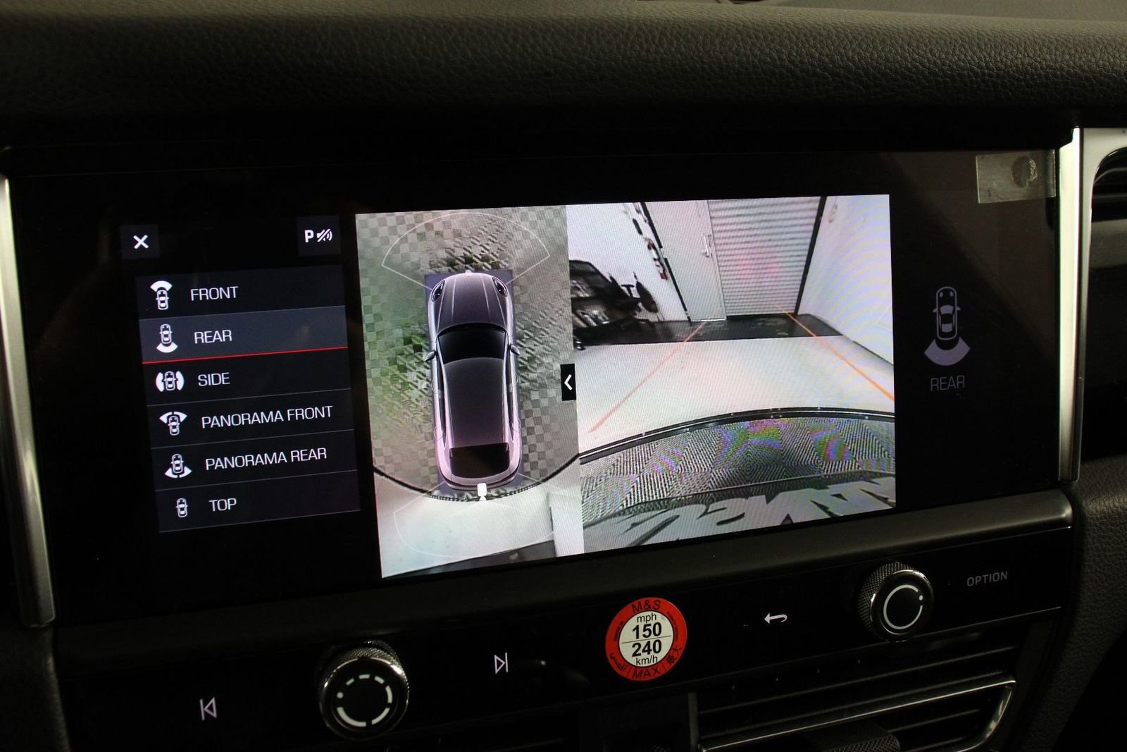 Certified 2025 Porsche Macan AWD/4WD image 17