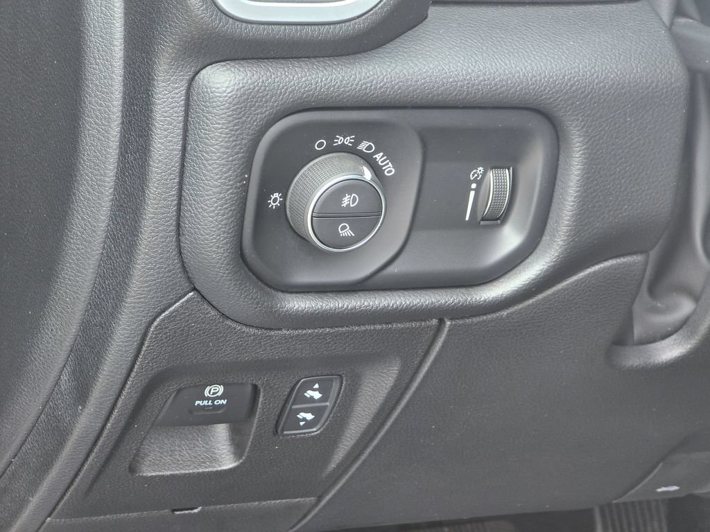 Used 2022 RAM 1500 Big Horn AWD/4WD image 36