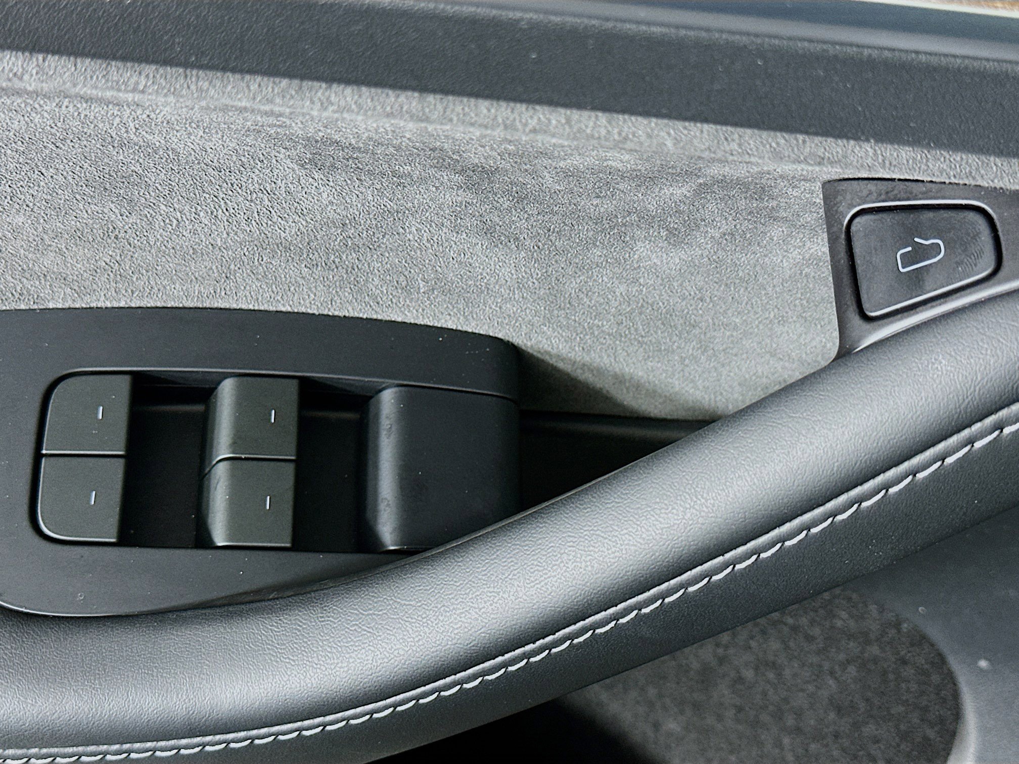 Used 2024 Tesla Model Y Long Range AWD/4WD image 15