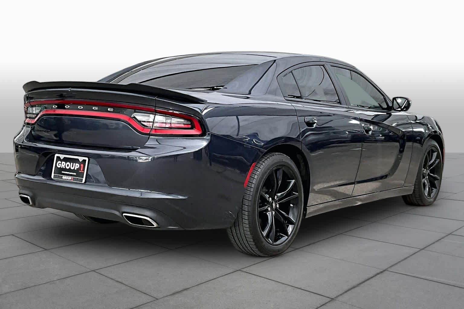 Used 2017 Dodge Charger SE w/ Blacktop Package RWD image 13
