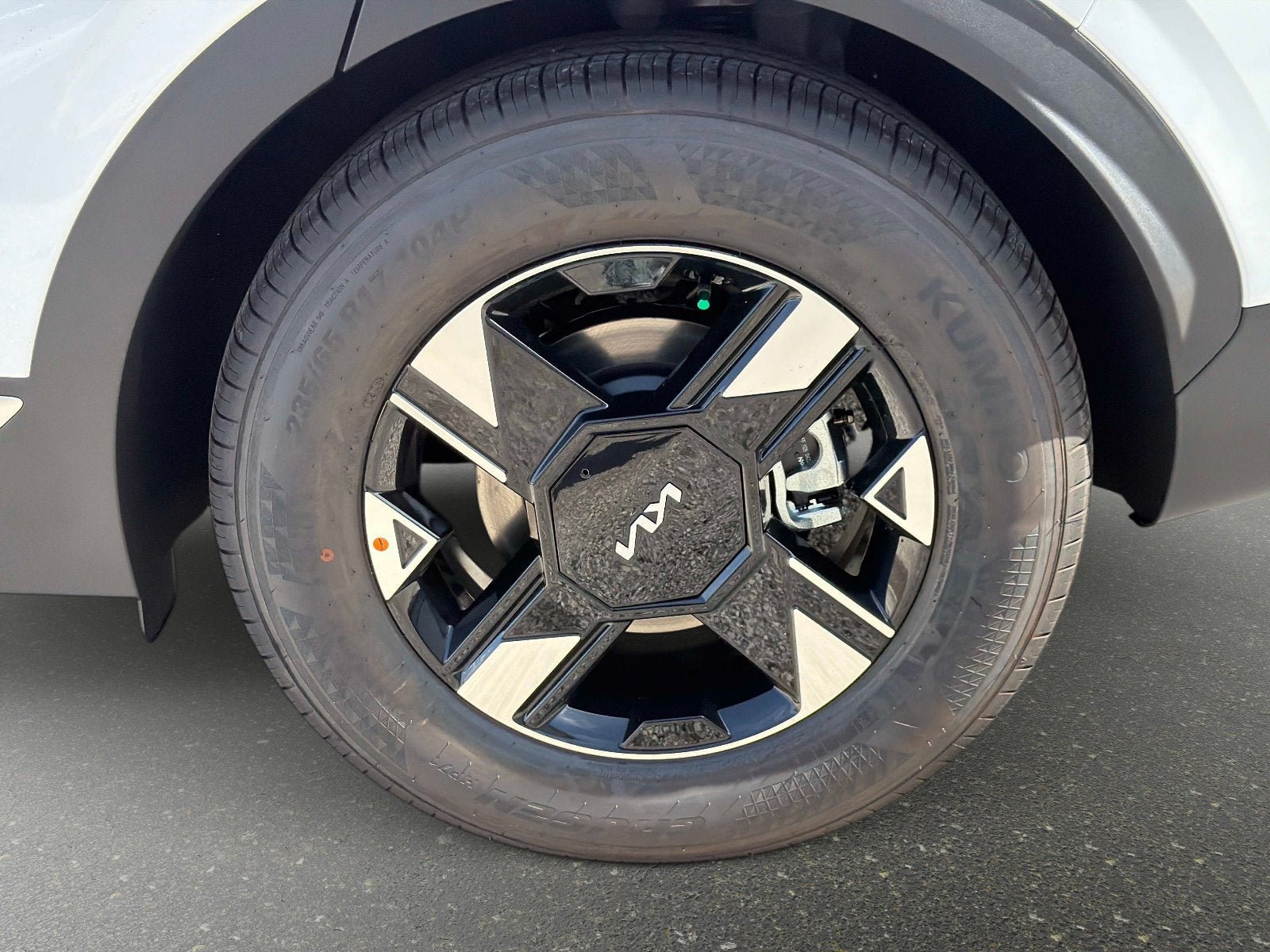 New 2027 Kia Sportage LX w/ LX Convenience Package FWD image 9