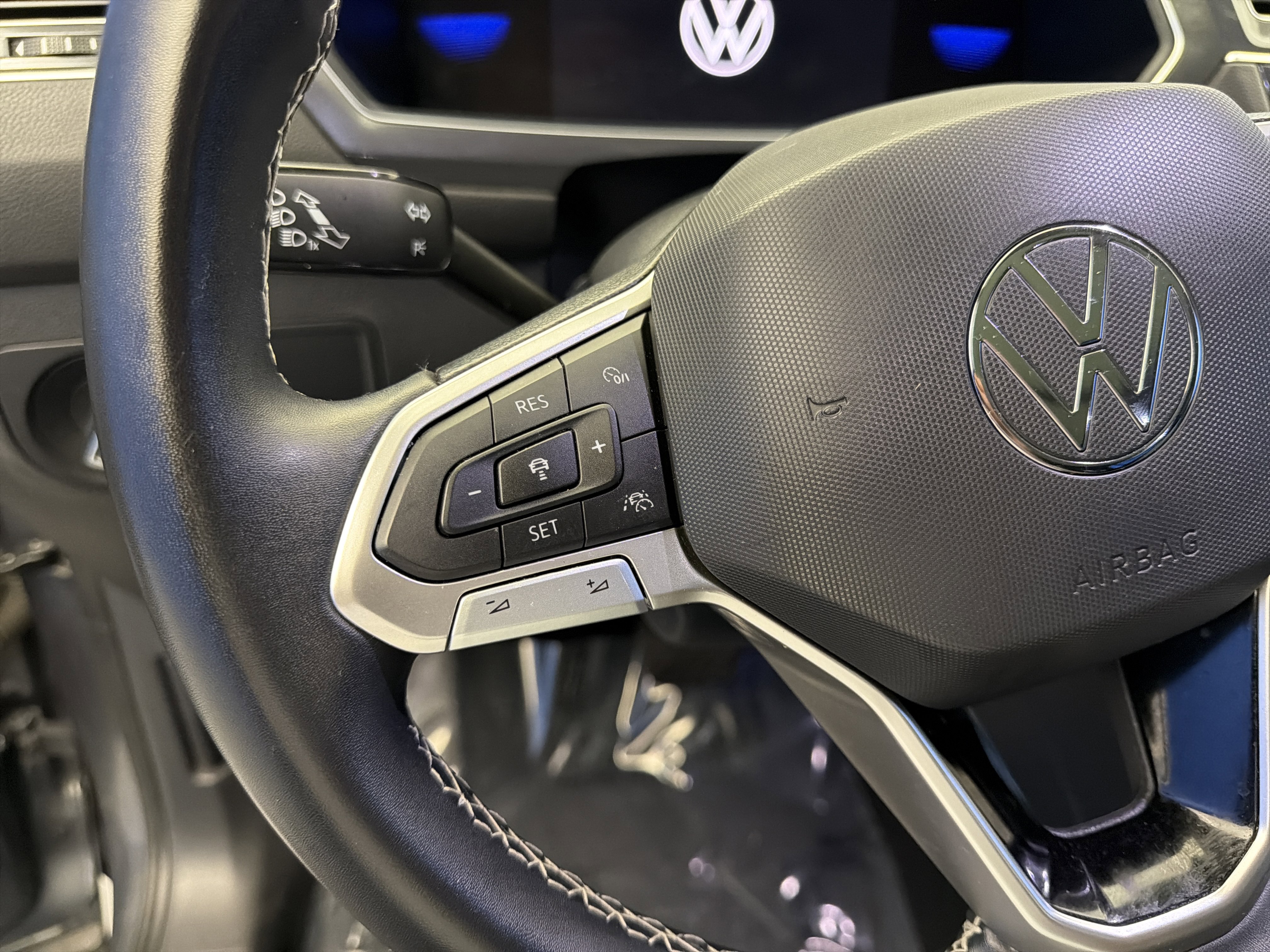 Used 2023 Volkswagen Tiguan SE w/ Panoramic Sunroof Package FWD image 16