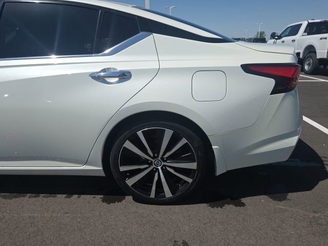 Used 2020 Nissan Altima 2.0 Platinum FWD image 13