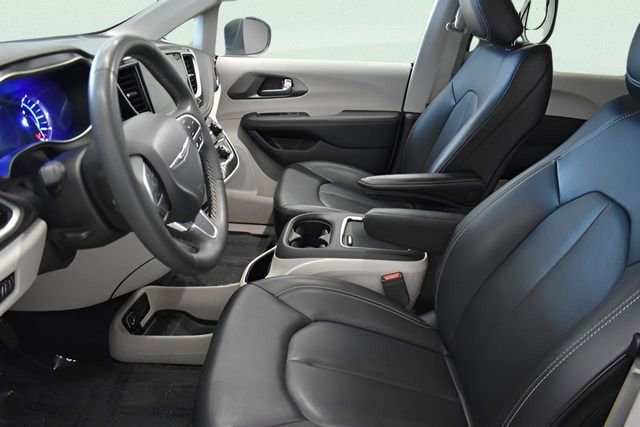 Used 2023 Chrysler Pacifica Touring-L image 24