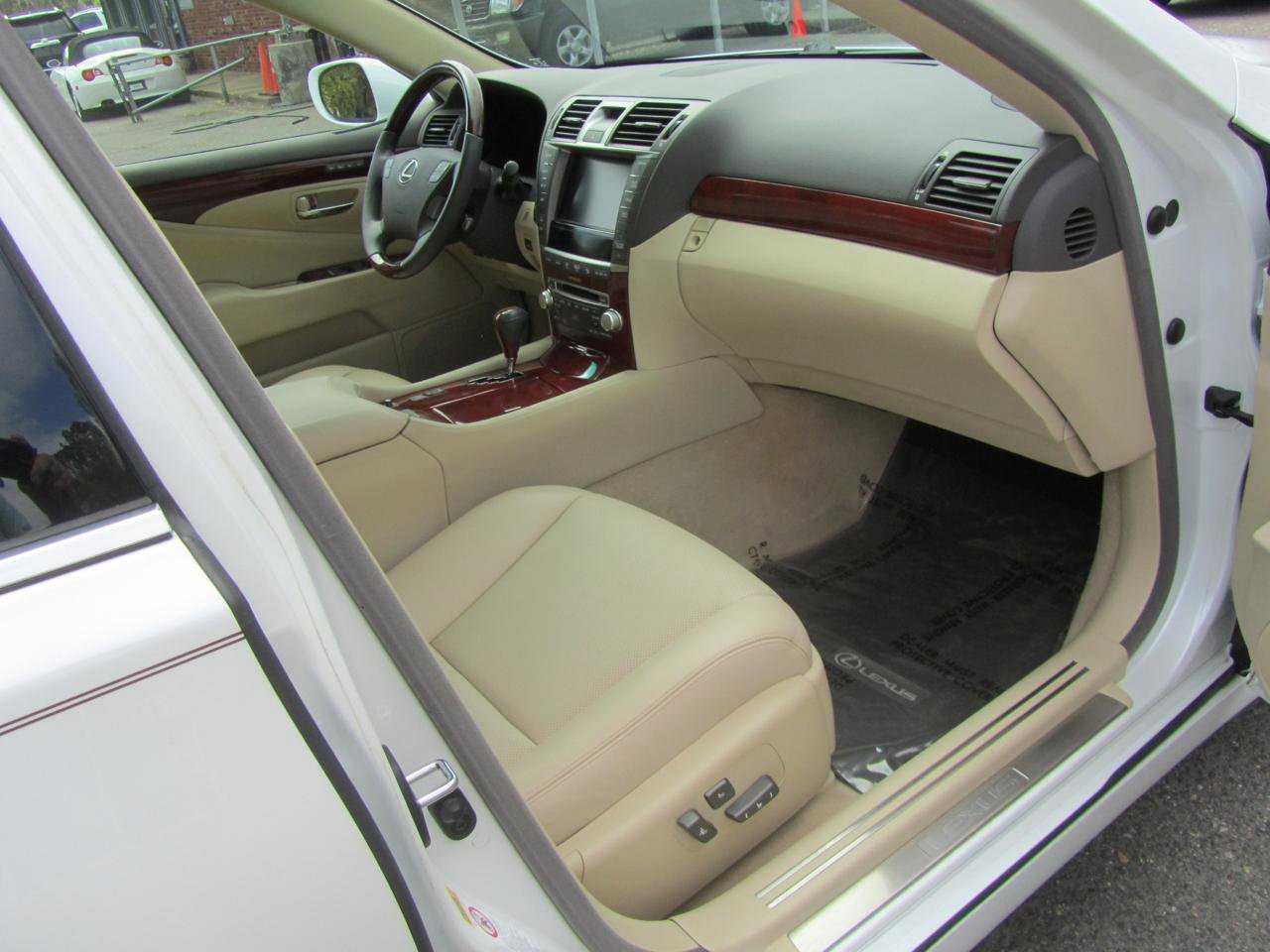 Used 2011 Lexus LS 460 Luxury w/ Luxury Value Edition image 21