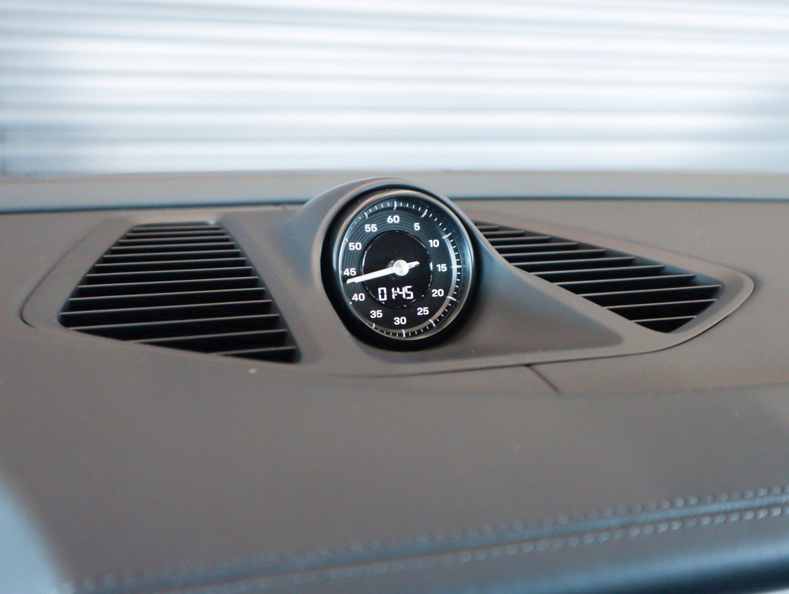 Certified 2025 Porsche Macan 4S Electric image 22