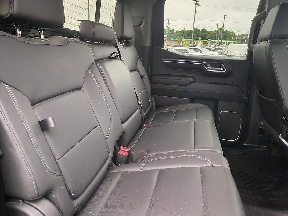 Used 2023 Chevrolet Silverado 1500 LTZ AWD/4WD image 32