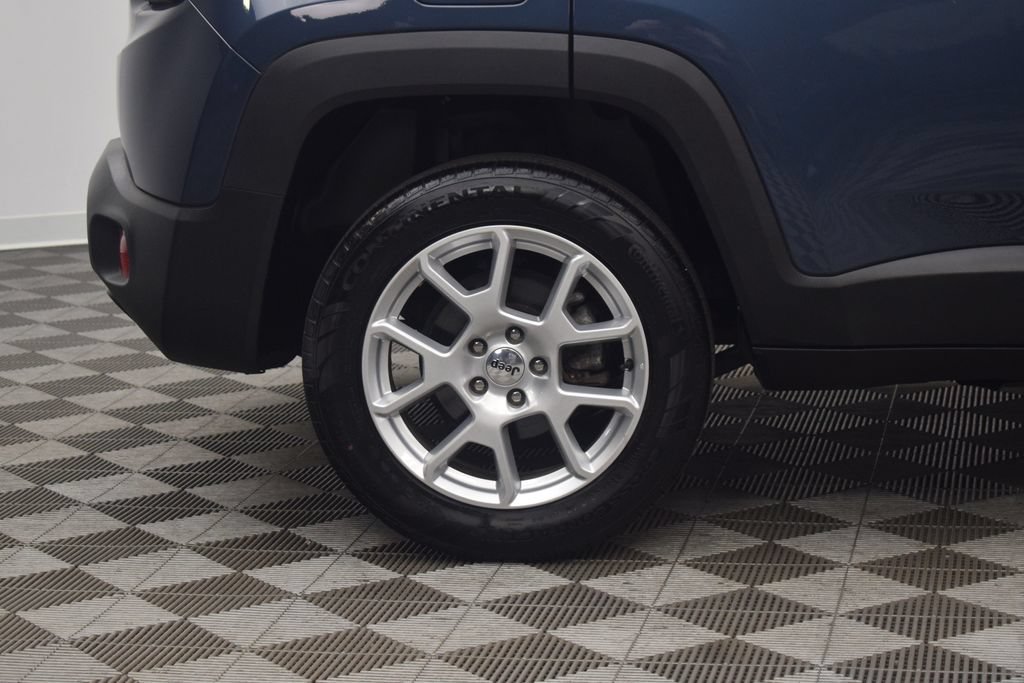 Used 2023 Jeep Renegade Latitude w/ Premium Group AWD/4WD image 32