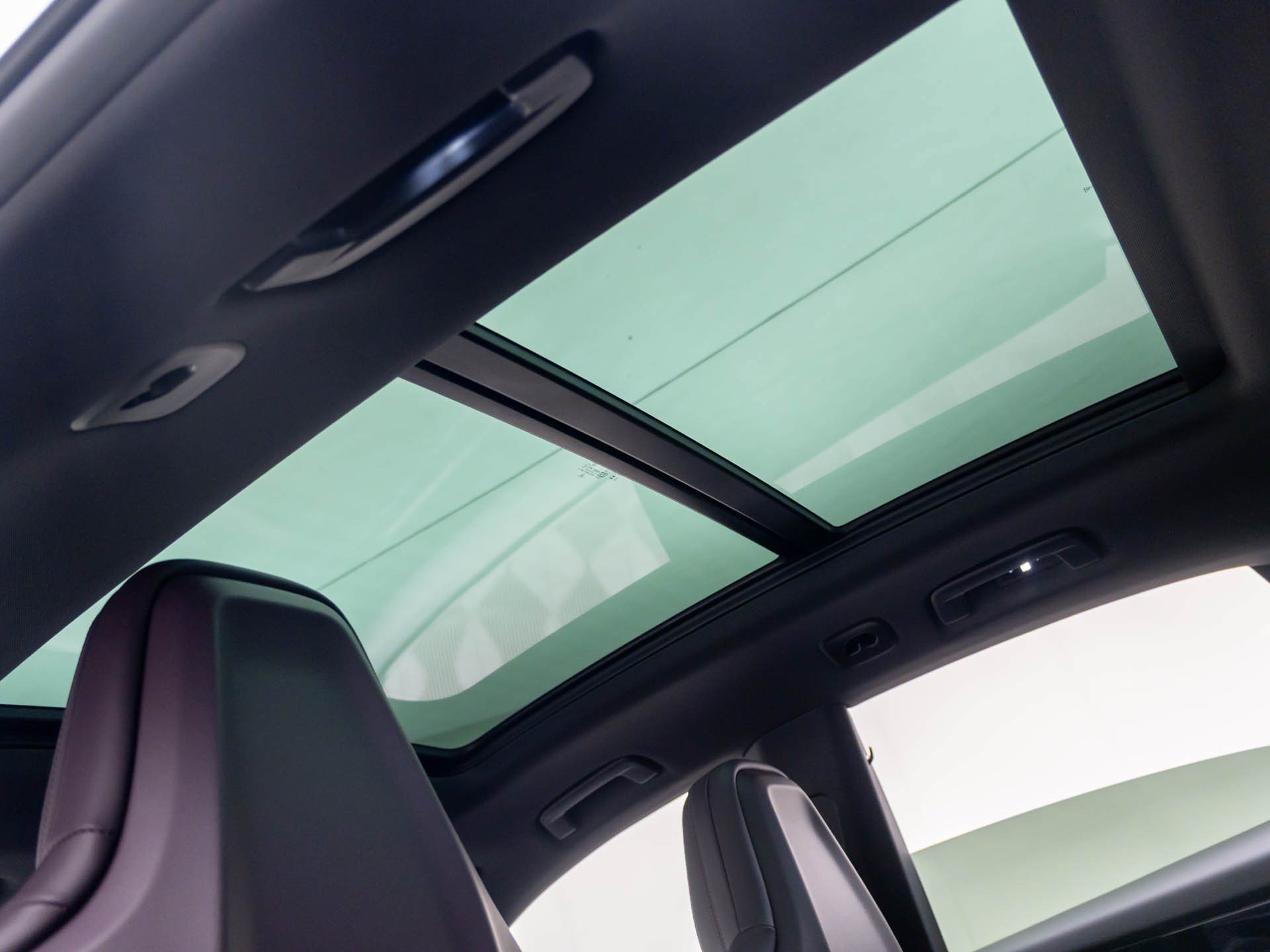 New 2026 Porsche Macan 4 Electric AWD/4WD image 17