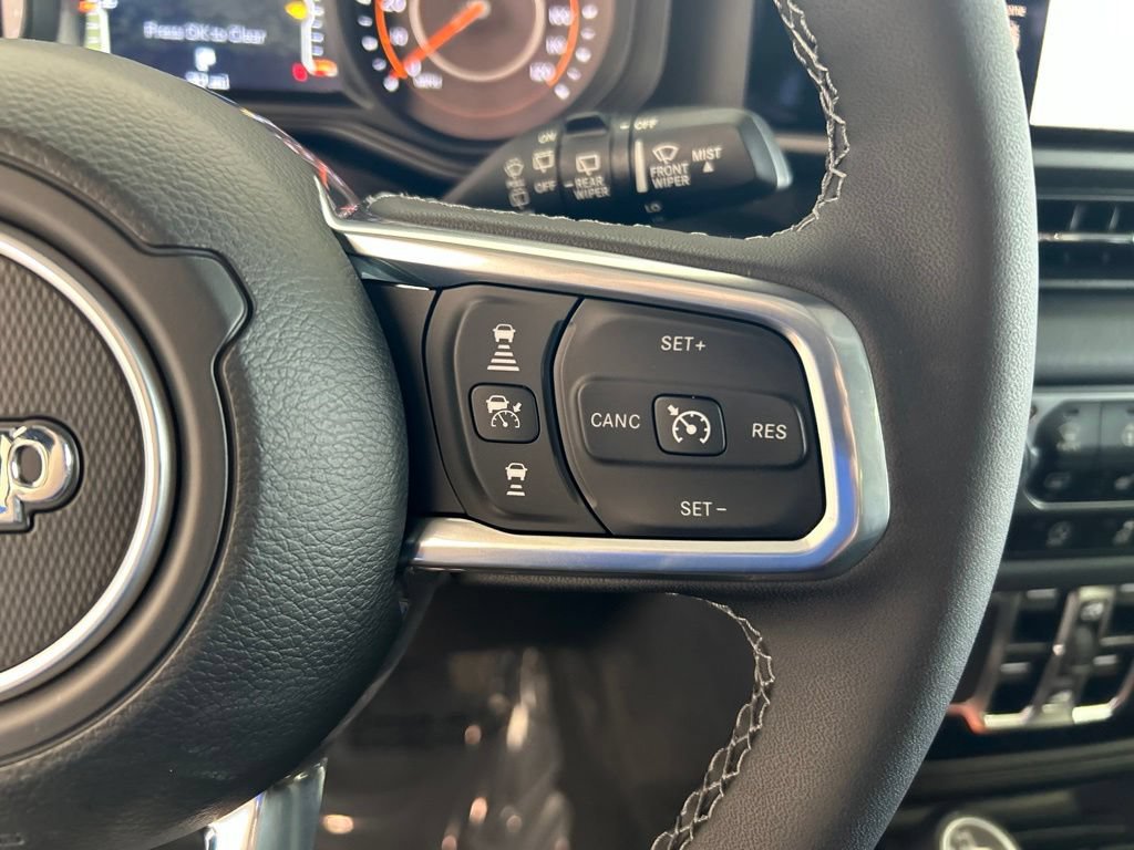 Used 2025 Jeep Wrangler Unlimited Sahara AWD/4WD image 46