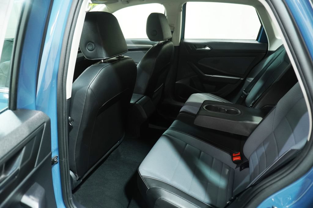 Used 2025 Volkswagen Jetta SE FWD image 10