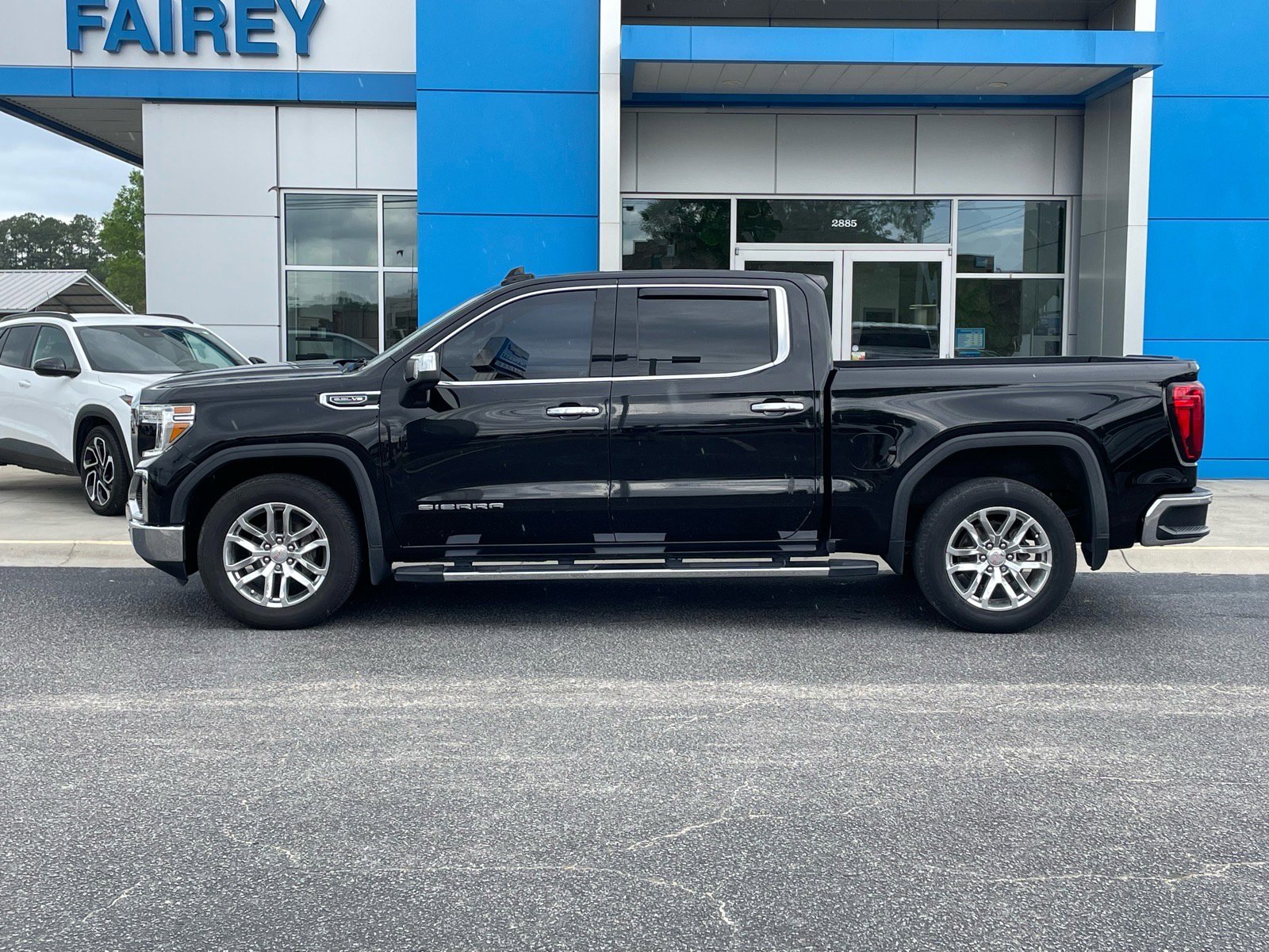 Used 2022 GMC Sierra 1500 SLT w/ SLT Premium Plus Package RWD image 2