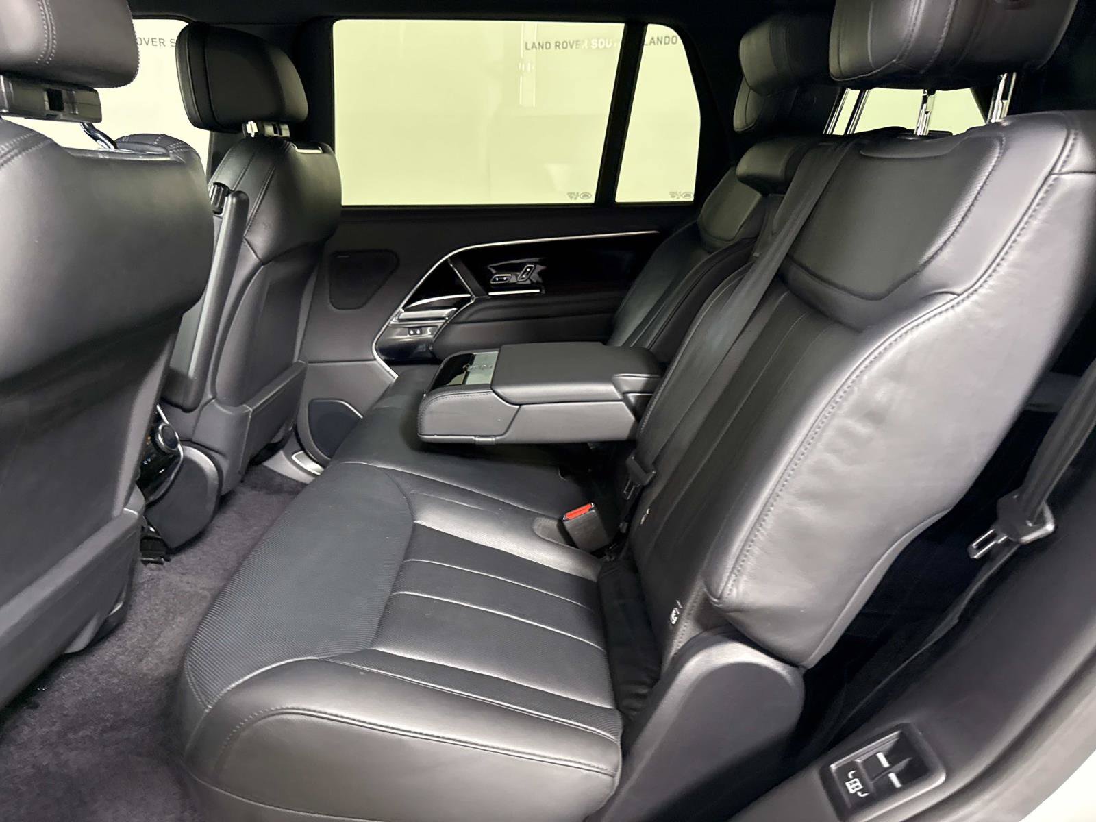 Used 2025 Land Rover Range Rover Long Wheelbase SE AWD/4WD image 14