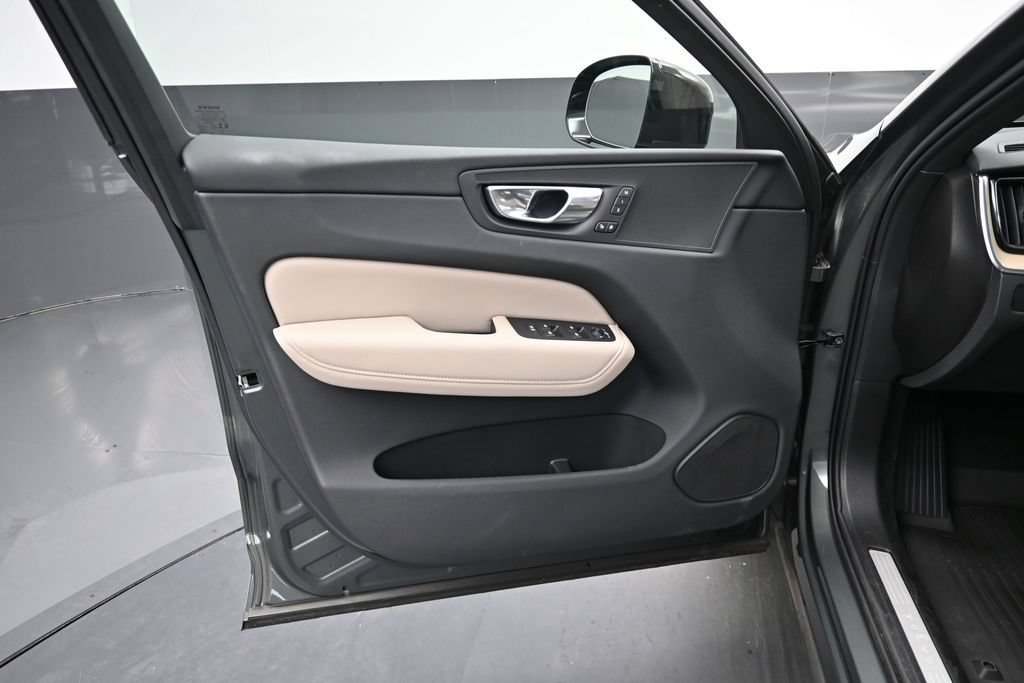 New 2026 Volvo XC60 B5 Plus w/ Protection Package Premier AWD/4WD image 9