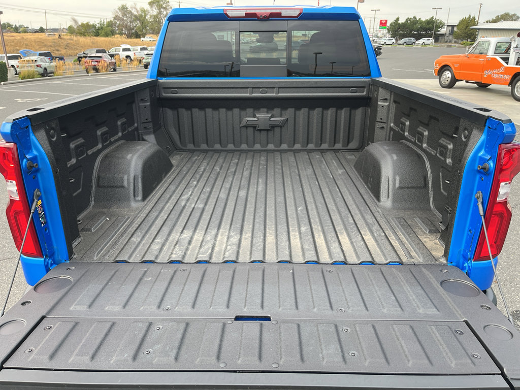 New 2026 Chevrolet Silverado 1500 ZR2 image 9