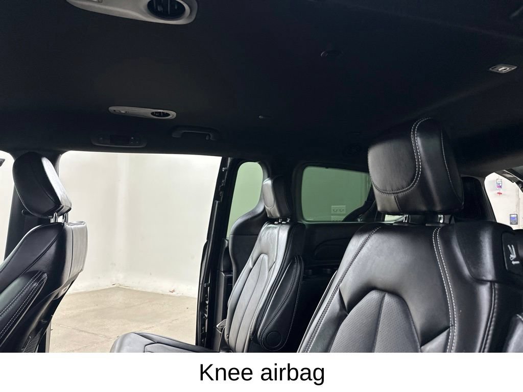 Used 2025 Chrysler Pacifica Select FWD image 28