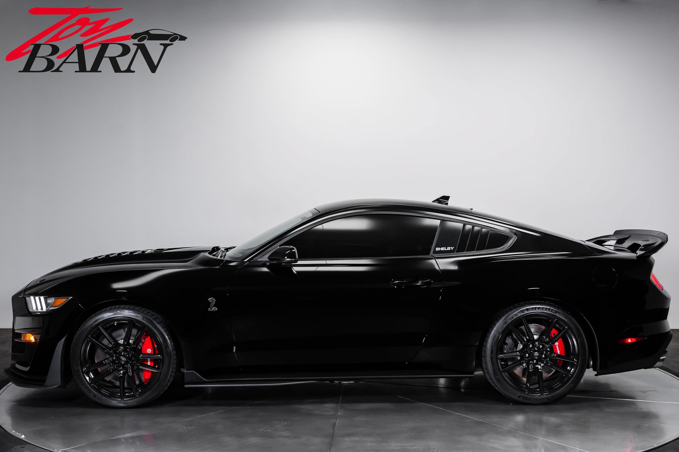 Used 2021 Ford Mustang Shelby GT500 w/ Technology Package RWD image 2