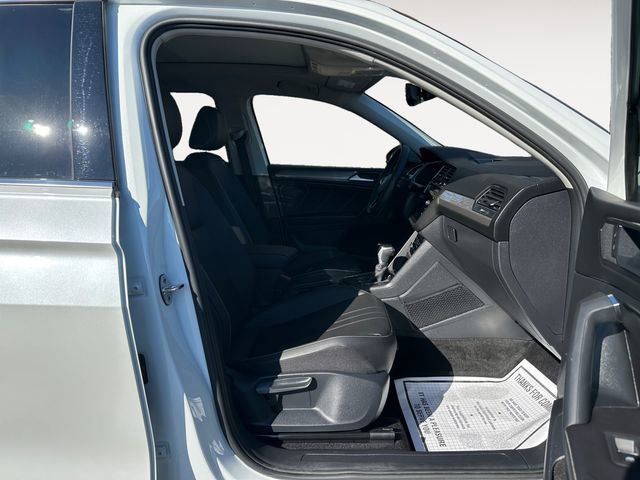 Used 2023 Volkswagen Tiguan SE w/ Panoramic Sunroof Package image 15