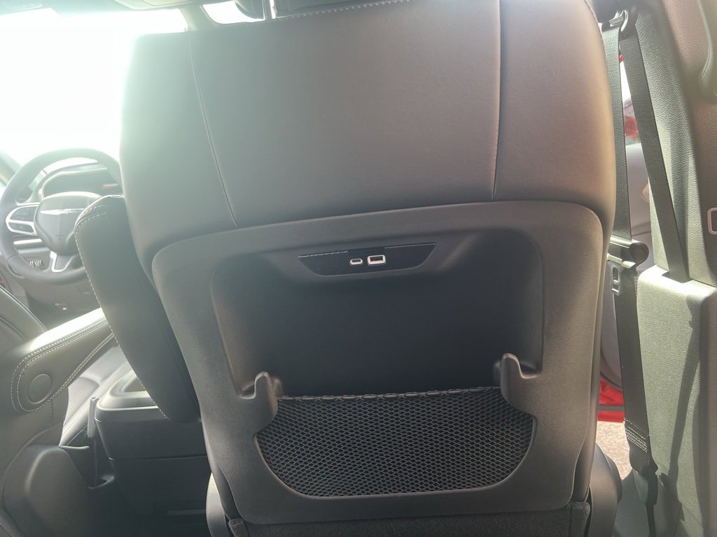 New 2025 Chrysler Pacifica Select image 32