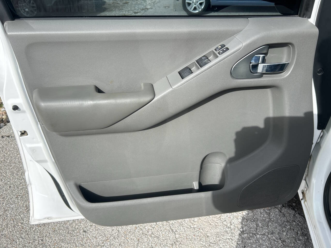 Used 2012 Nissan Frontier SV image 15