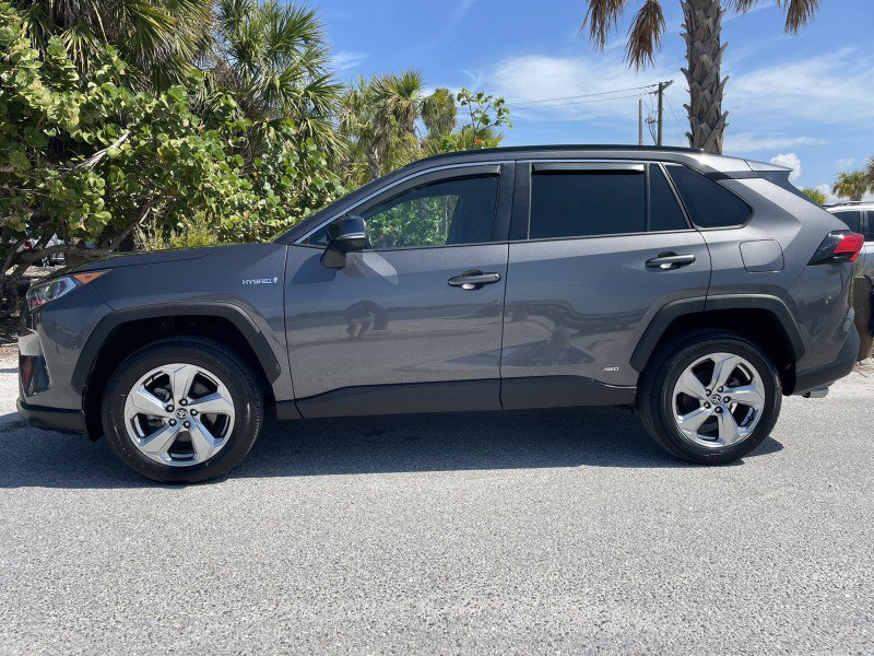 Used 2021 Toyota RAV4 XLE Premium AWD/4WD image 3