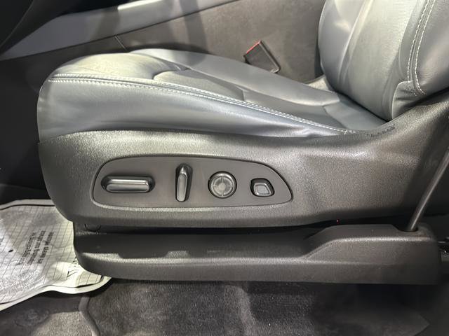 Used 2020 Buick Enclave Premium w/ Surround and Sites Package image 36